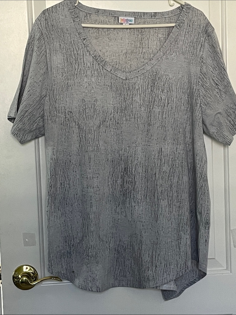 LuLaRoe Gray V-Neck Short Sleeve Top size L